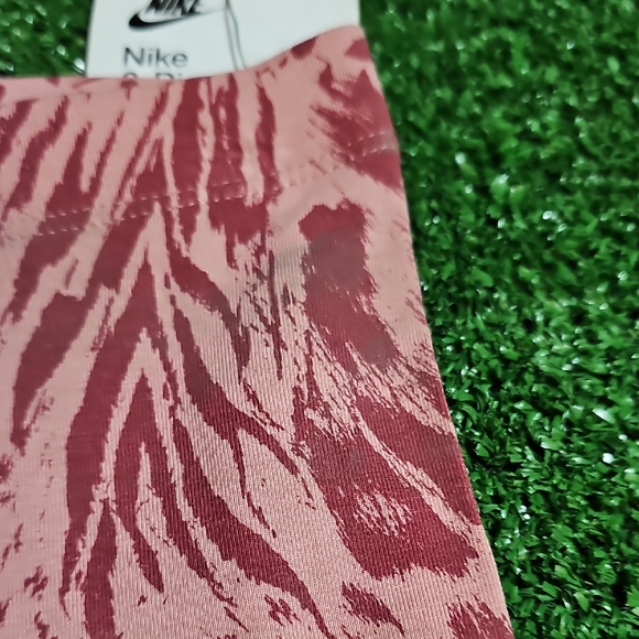 Nike Kids Patterned Pink Leggings - Picture 5 of 7